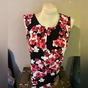 Beautiful Calvin Klein NWT floral blouse! Size 3X.